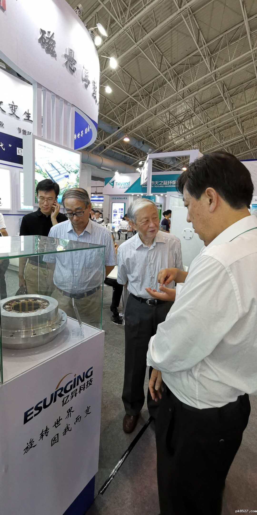 王部长听取汇报