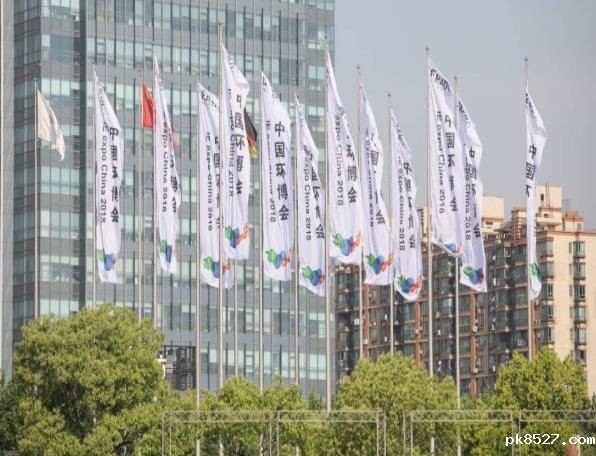 环博会现场彩旗飘扬